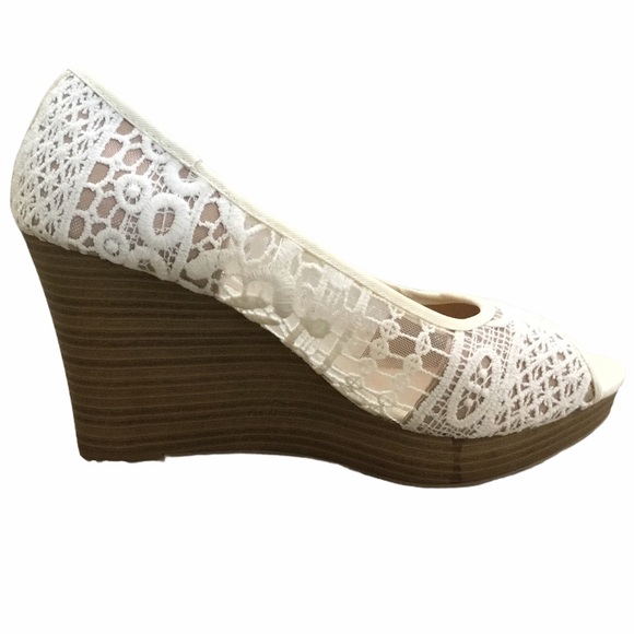 NWT AEO Stacked Heel Lace Peep Toe Wedges 9.5 - Picture 4 of 9